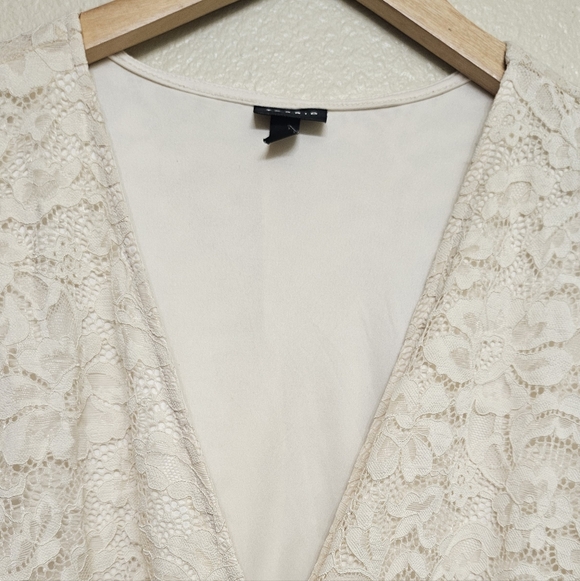 Torrid Ivory Lace Robe - Picture 4 of 7